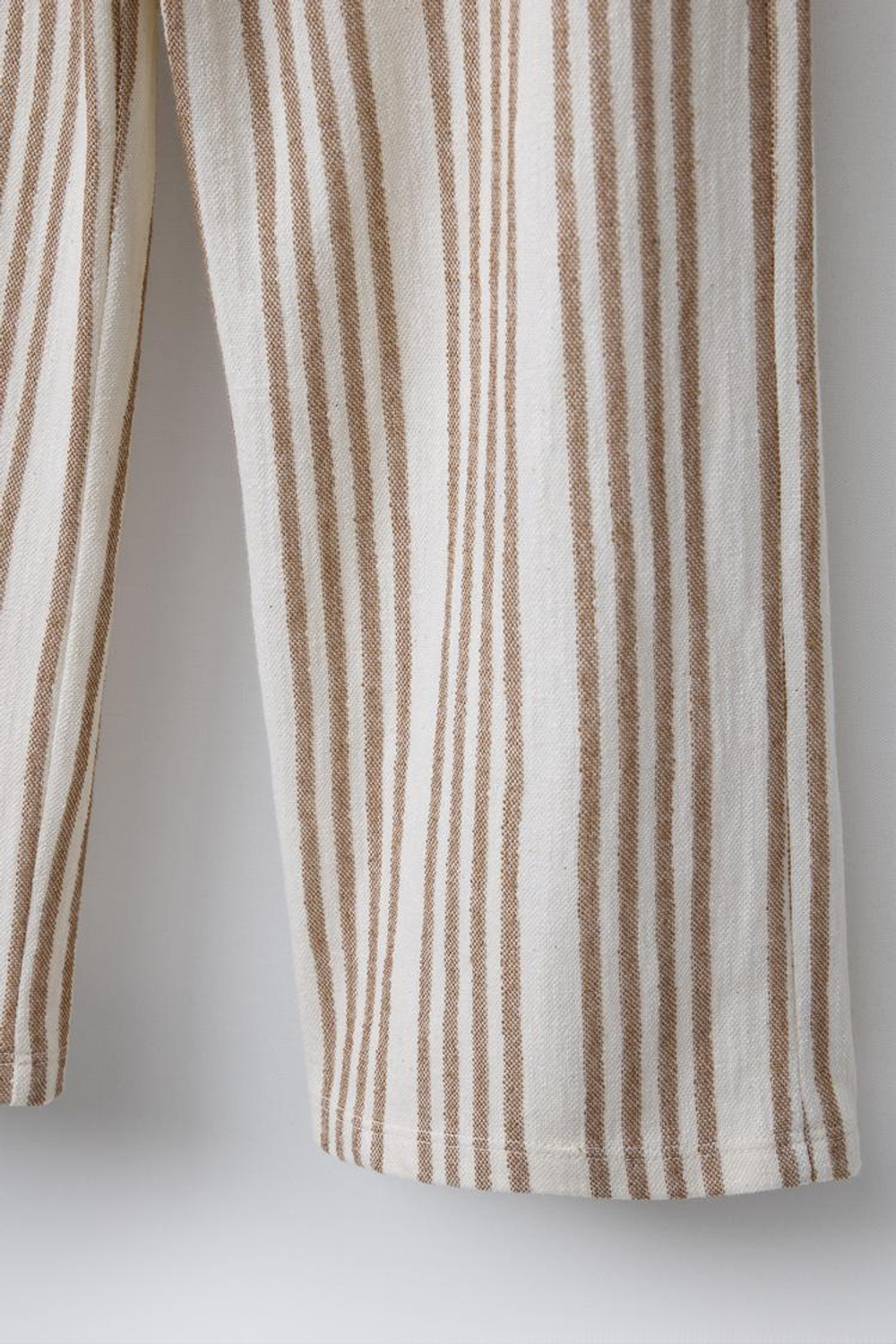 ZARA БРЮКИ В ПОЛОСКУ С ПРОРЕЗНЫМИ КАРМАНАМИ, БЕЖЕВЫЙ