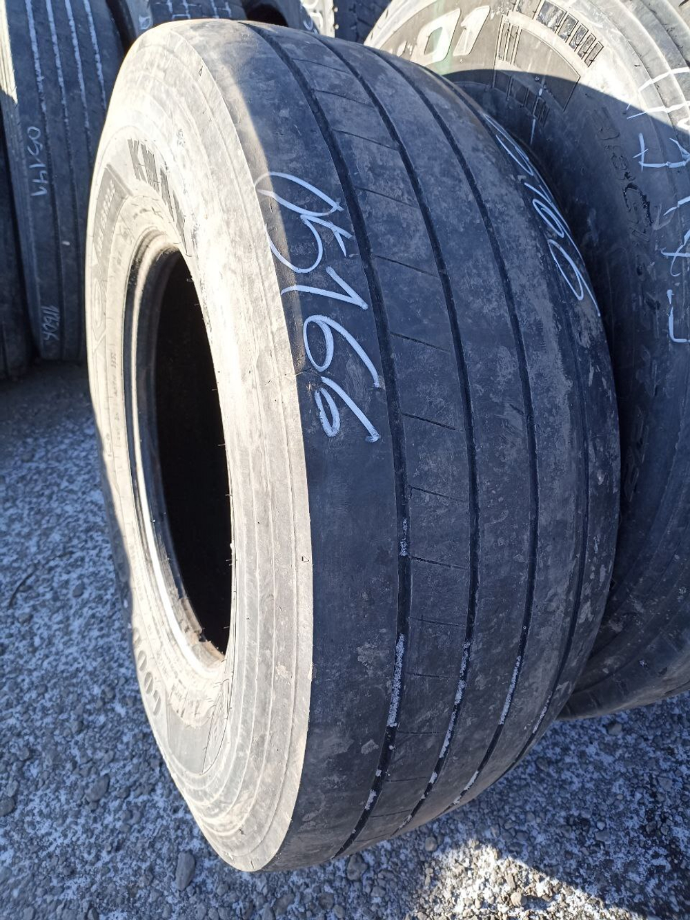 385/65R22.5 Goodyear KMAX T шина б/у