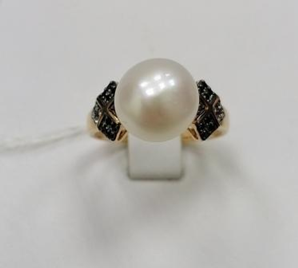 Кольцо из золота с жемчугом