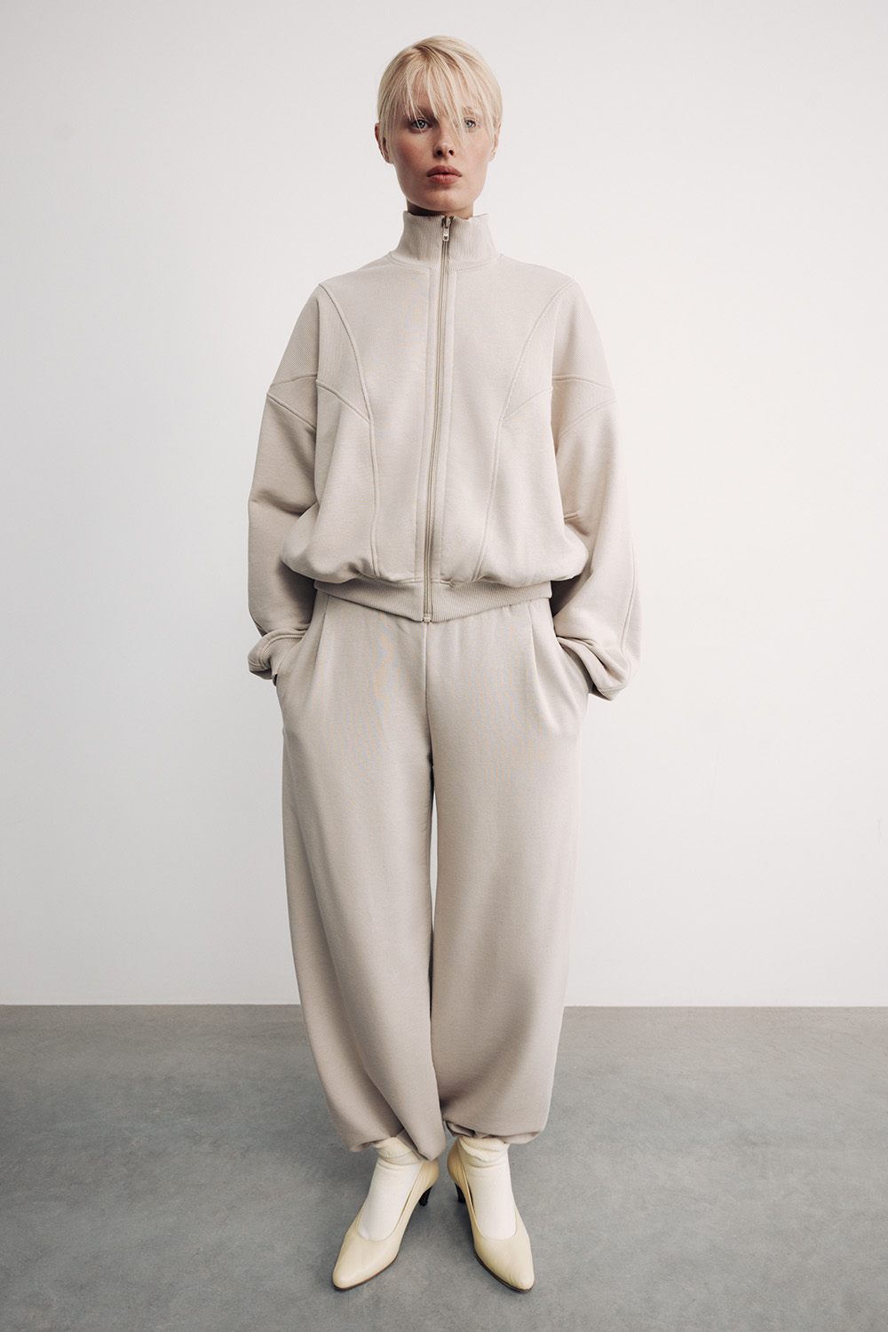 Штаны бананы с защипами Крем