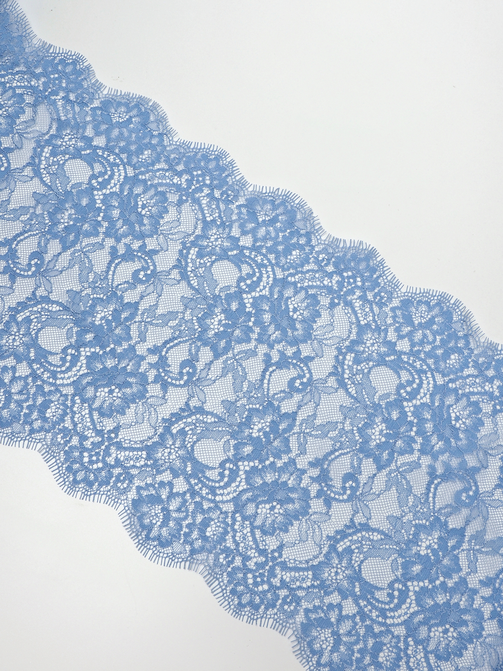 Кружево шантильи для белья голубое неэластичное ширина 23 см купон 2.9 м