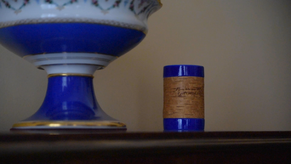 Кружка малая фарфоровая без ручки c берестой и с цитатами Лермонтова. Lermontov forever.