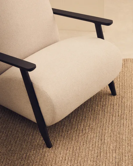 Кресло Meghan из жемчужного шенилла с массивом бука в отделке венге