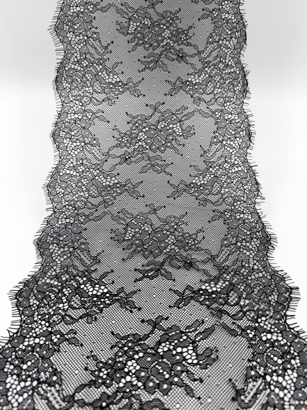 Кружево шантильи черное неэластичное ширина 22 см купон 2.9 м С БРАКОМ