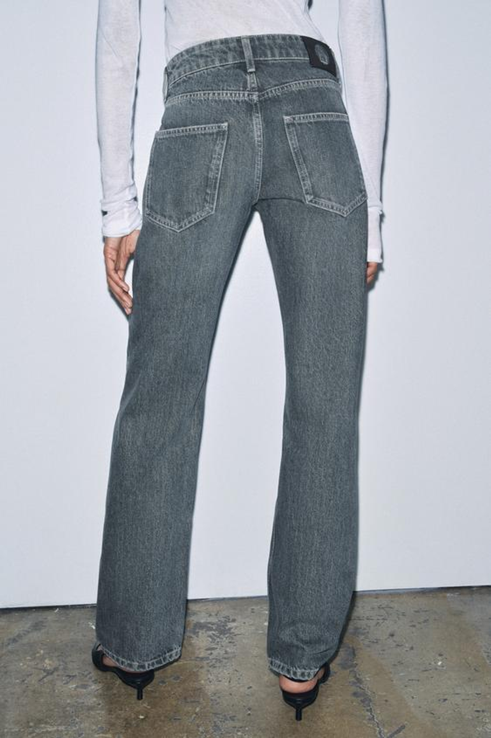 ZARA ДЖИНСЫ ПРЯМОГО КРОЯ С НИЗКОЙ ПОСАДКОЙ — ZW COLLECTION, ЛИНЯЛЫЙ СИНИЙ