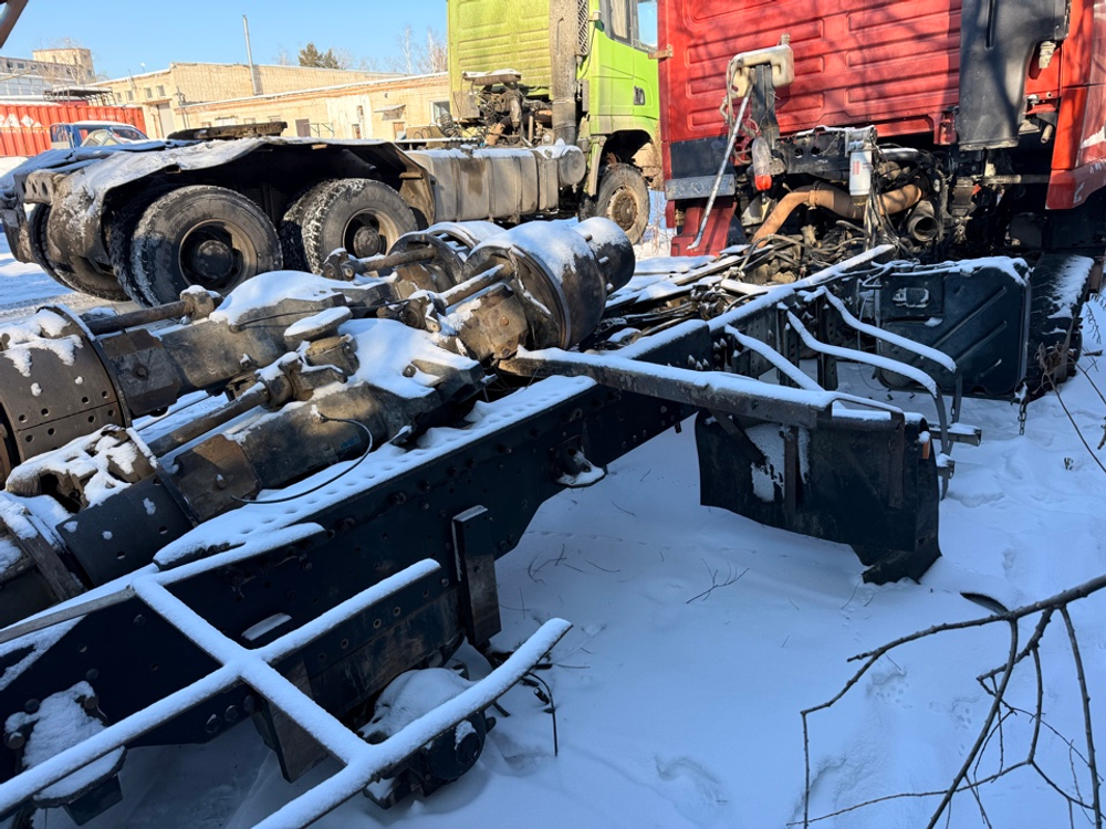 Shacman (Shaanxi) SX* 6x6 Седельный тягач SX42586V385 (Дизельный, 11,6 л, 423 л.с., МТ)