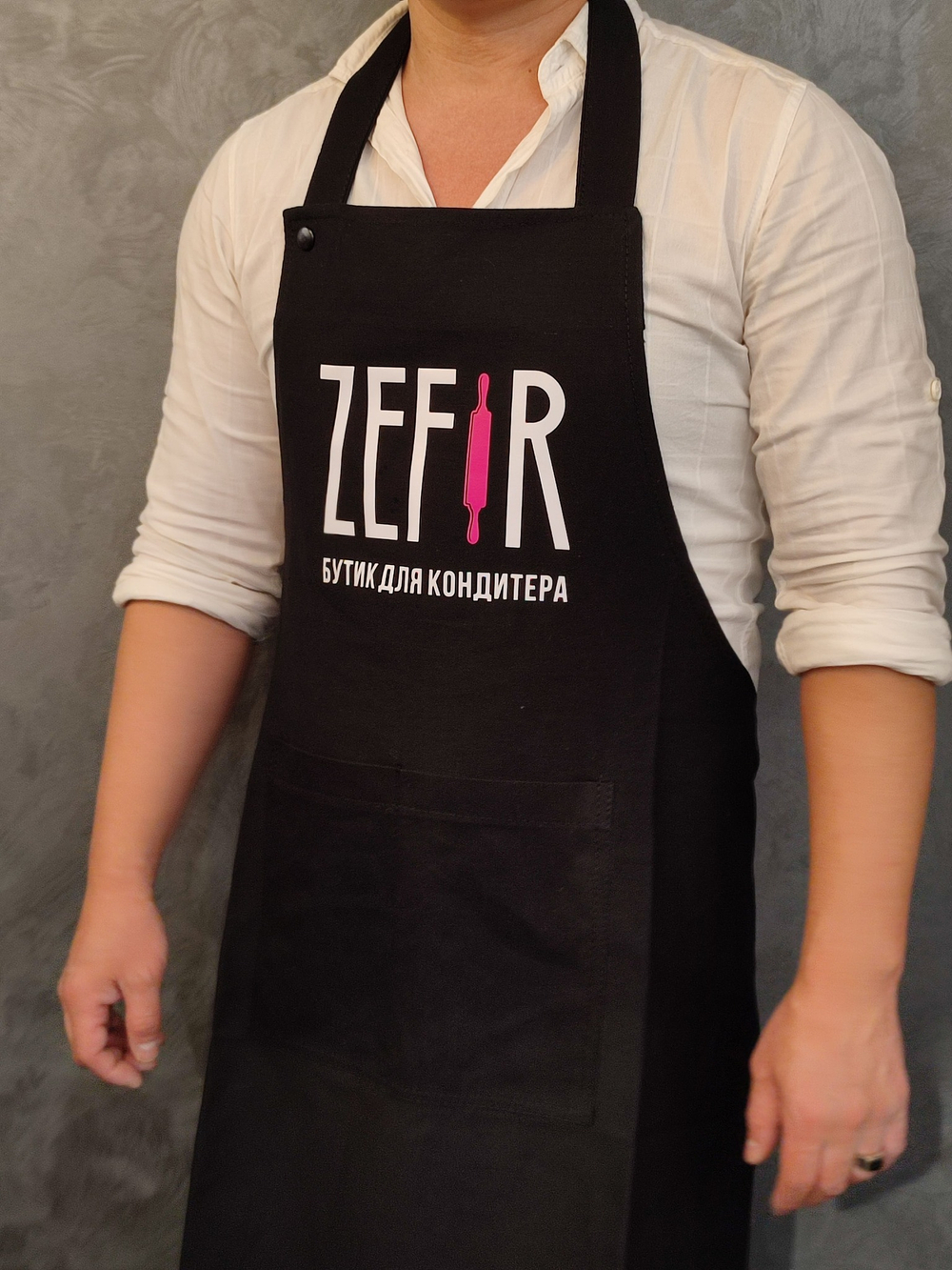 Фартук фирменный розовый и черныйZEFIR