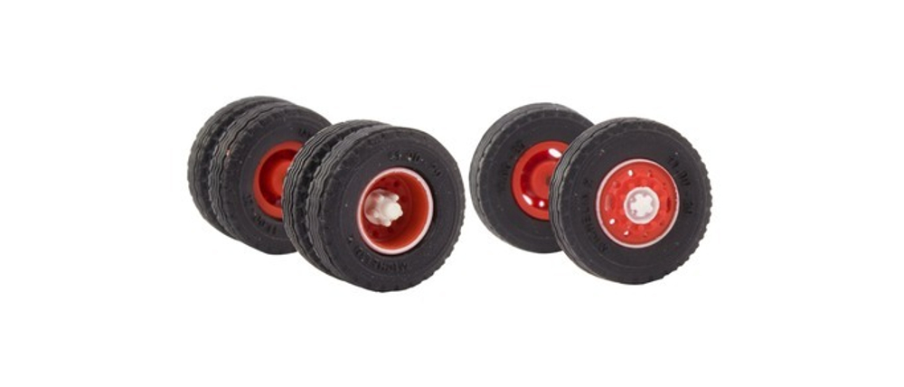 Комплекты колес, стальные диски с дорожными шинами для 2-х грузовиов