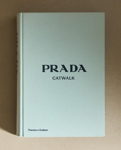 Prada Catwalk. Полная коллекция подиумных образов (на английском языке)