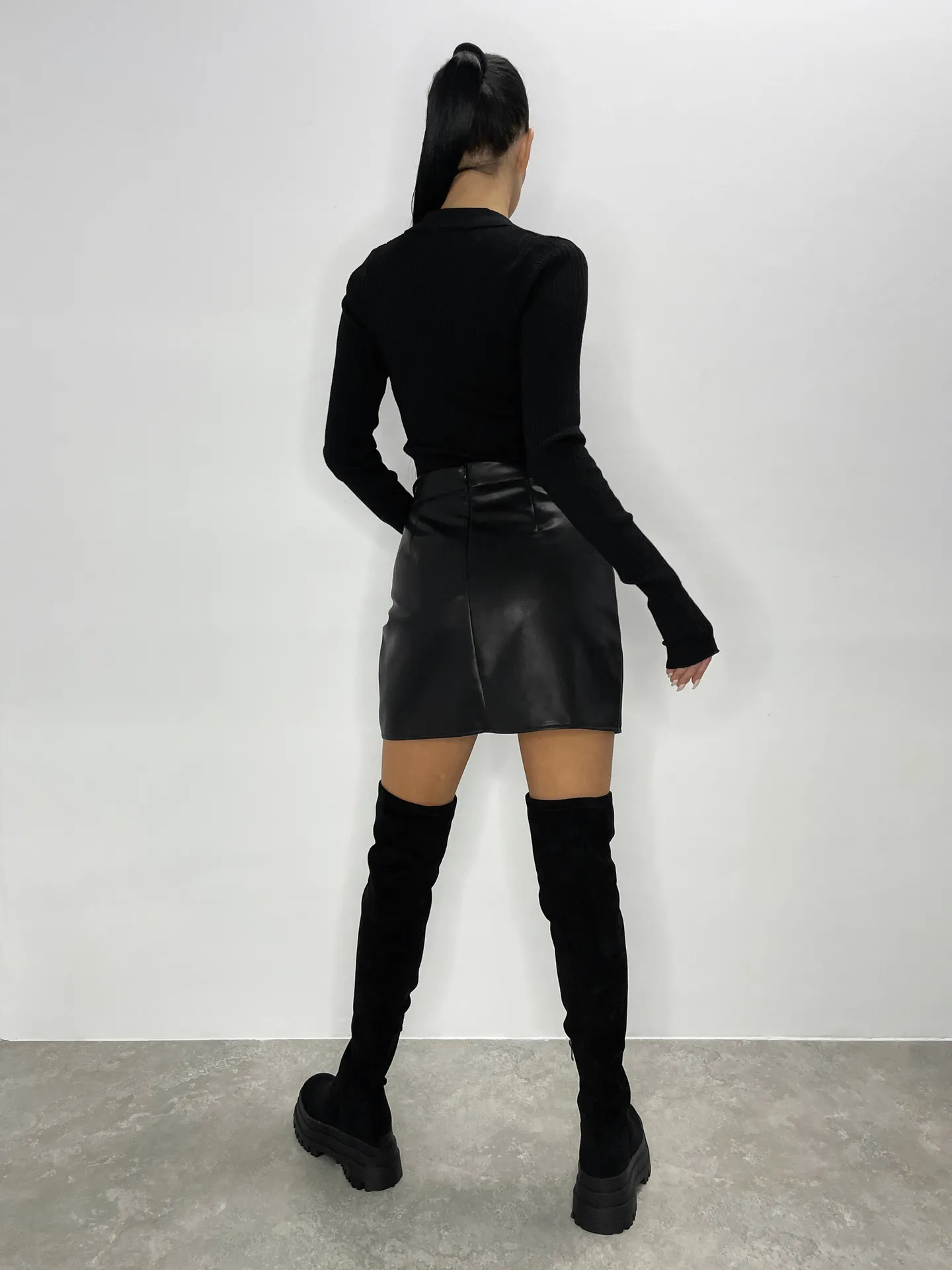 Черное боди Yves Saint Laurentс с рукавами недорого