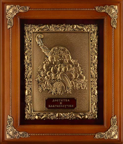 Деревянная ключница настенная "Рог изобилия"