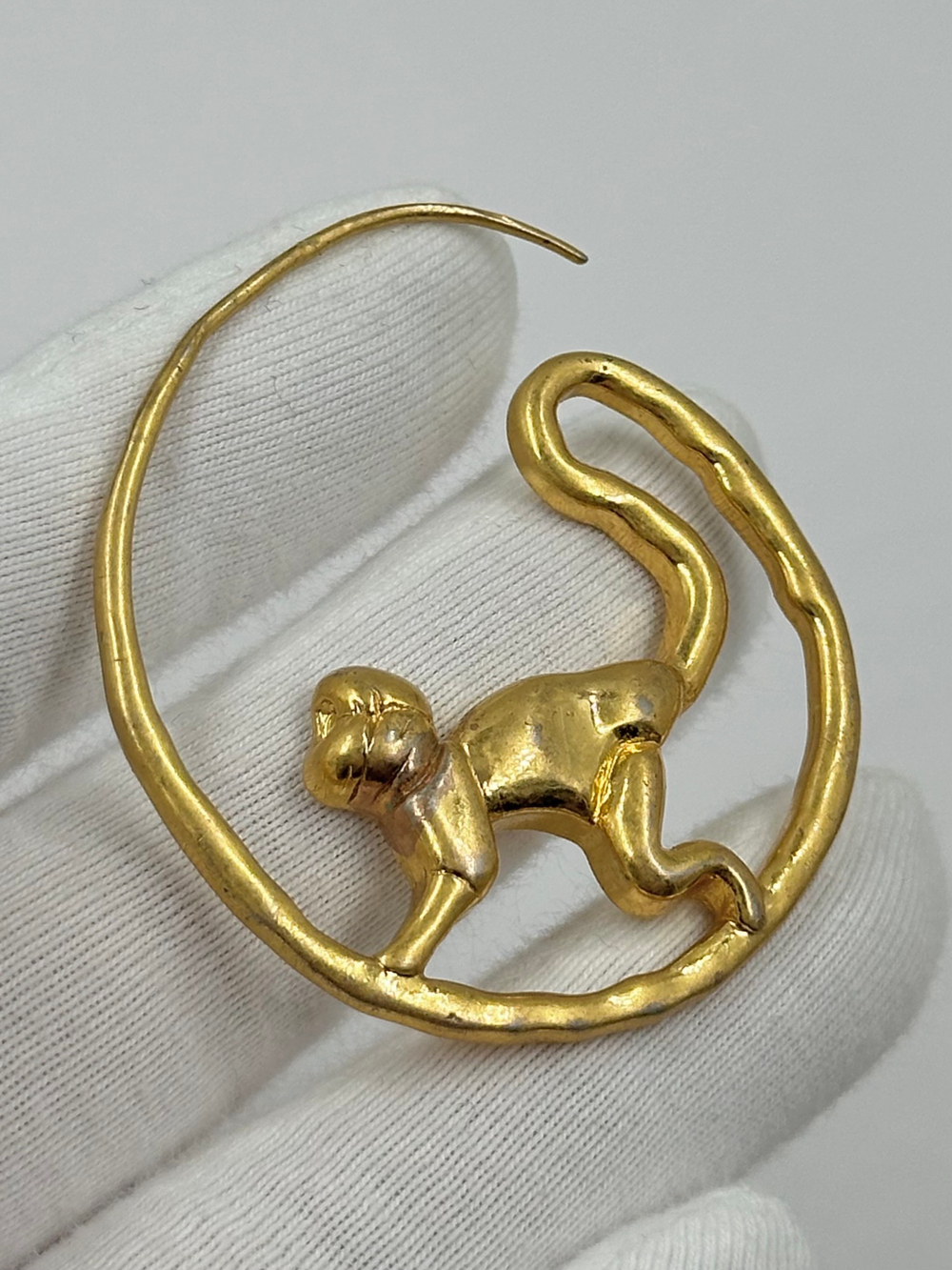 Моносерьга Обезьяна Tory Burch