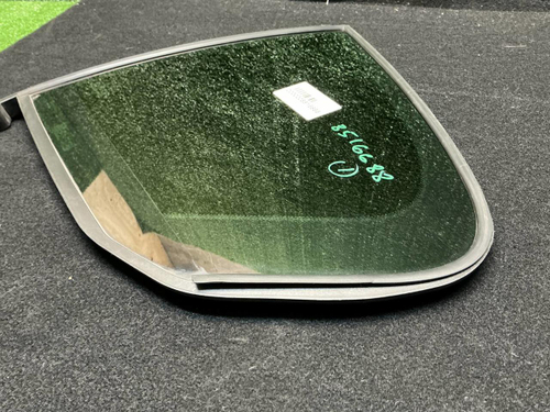 Форточка двери задняя левая BMW 5er G30 (17-23)