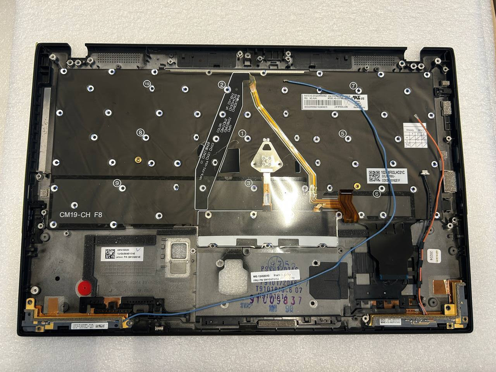 Верхняя панель с клавиатурой (топкейс) для ноутбука Lenovo ThinkPad X1 Carbon 7th Gen FingerPrint, черная, с подсветкой, раскладка - русская (5M10V25626)