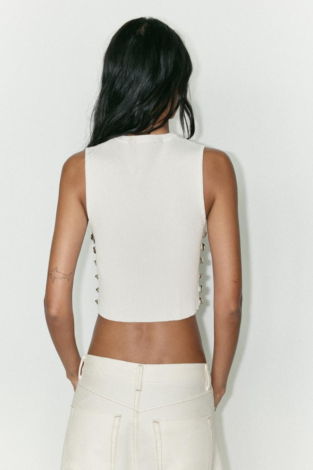 ZARA ТРИКОТАЖНЫЙ ТОП В РУБЧИК, БЕЛЫЙ