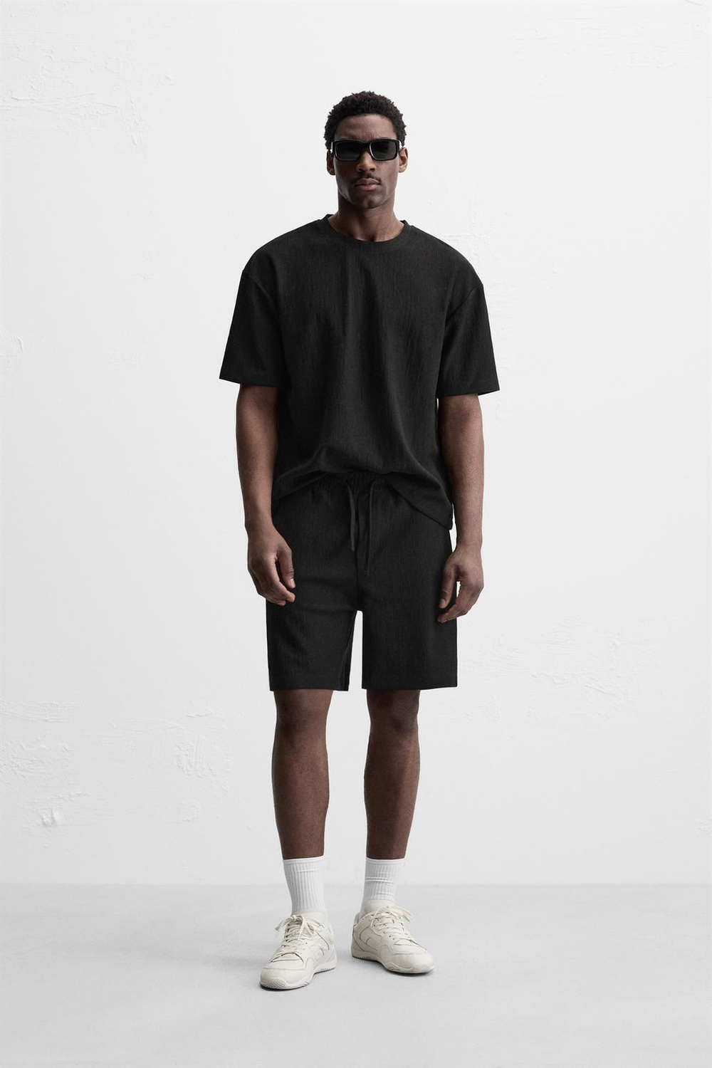 ZARA ФУТБОЛКА RELAXED FIT ИЗ РЕЛЬЕФНОЙ ТКАНИ, ЧЕРНЫЙ