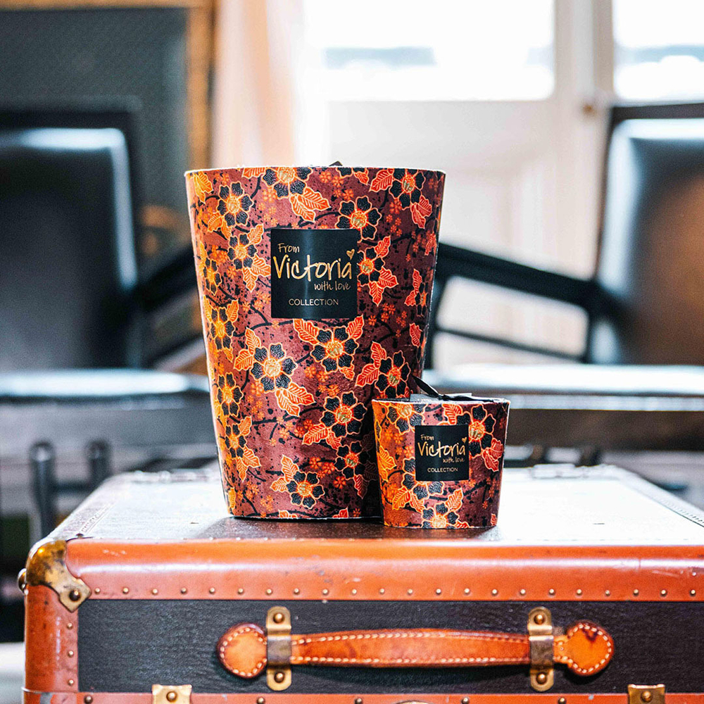 Свеча ароматическая 400г Victoria with Love Velvet margrite