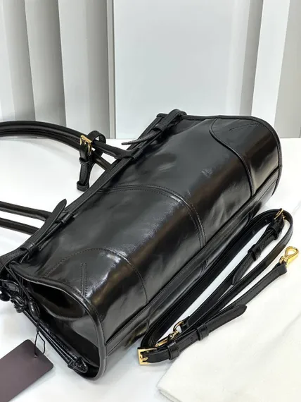 Кожаная большая сумка Prada Bonnie