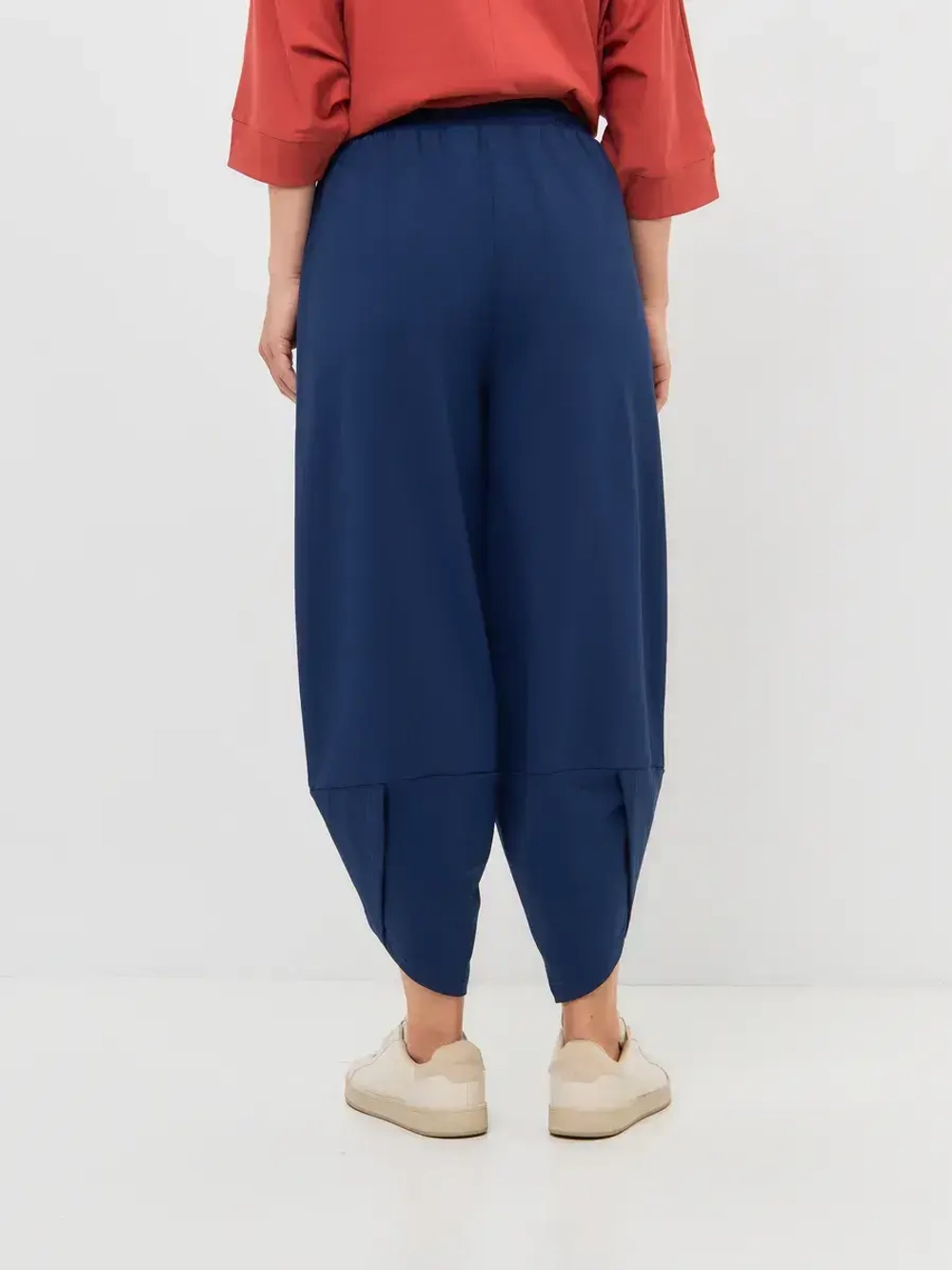 Брюки бананы трикотажные индиго