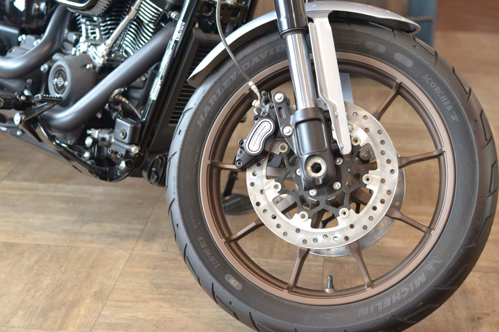 Low Rider S 114 (FXLRS), Softail Harley-Davidson 2020 Barracuda Silver