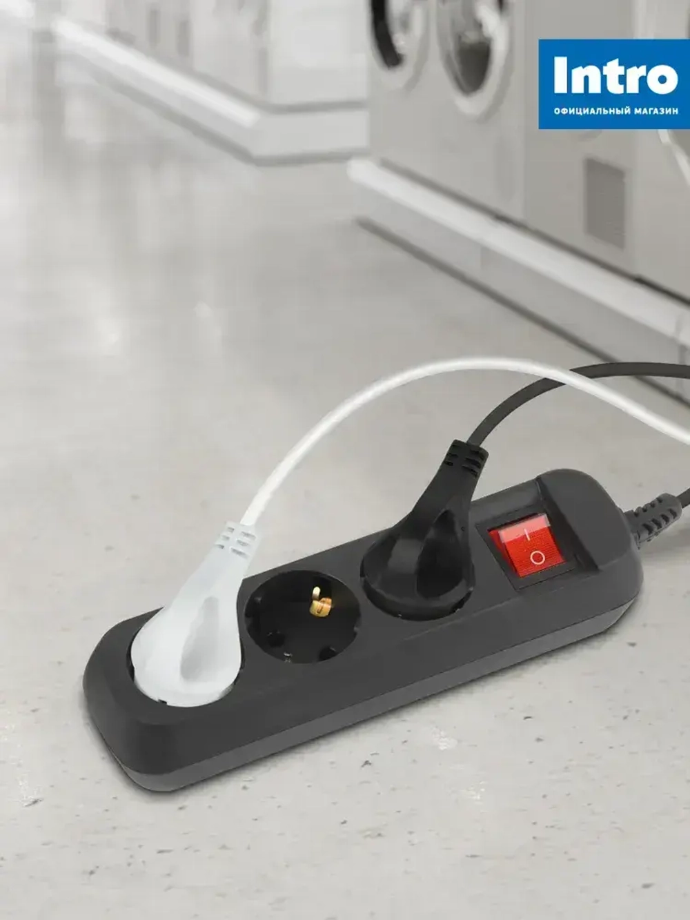 Удлинитель электрический Intro UES350-B с заземлением с выключателем 3 розетки 5 м ПВС 3х0,75мм2 10А черный