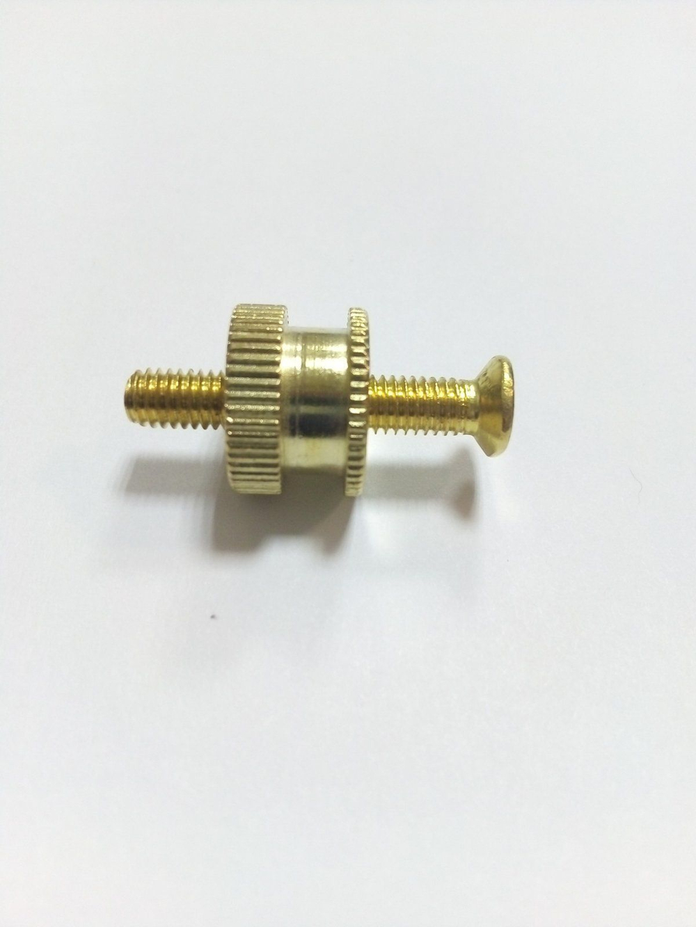 Резьбовой фиксатор струны