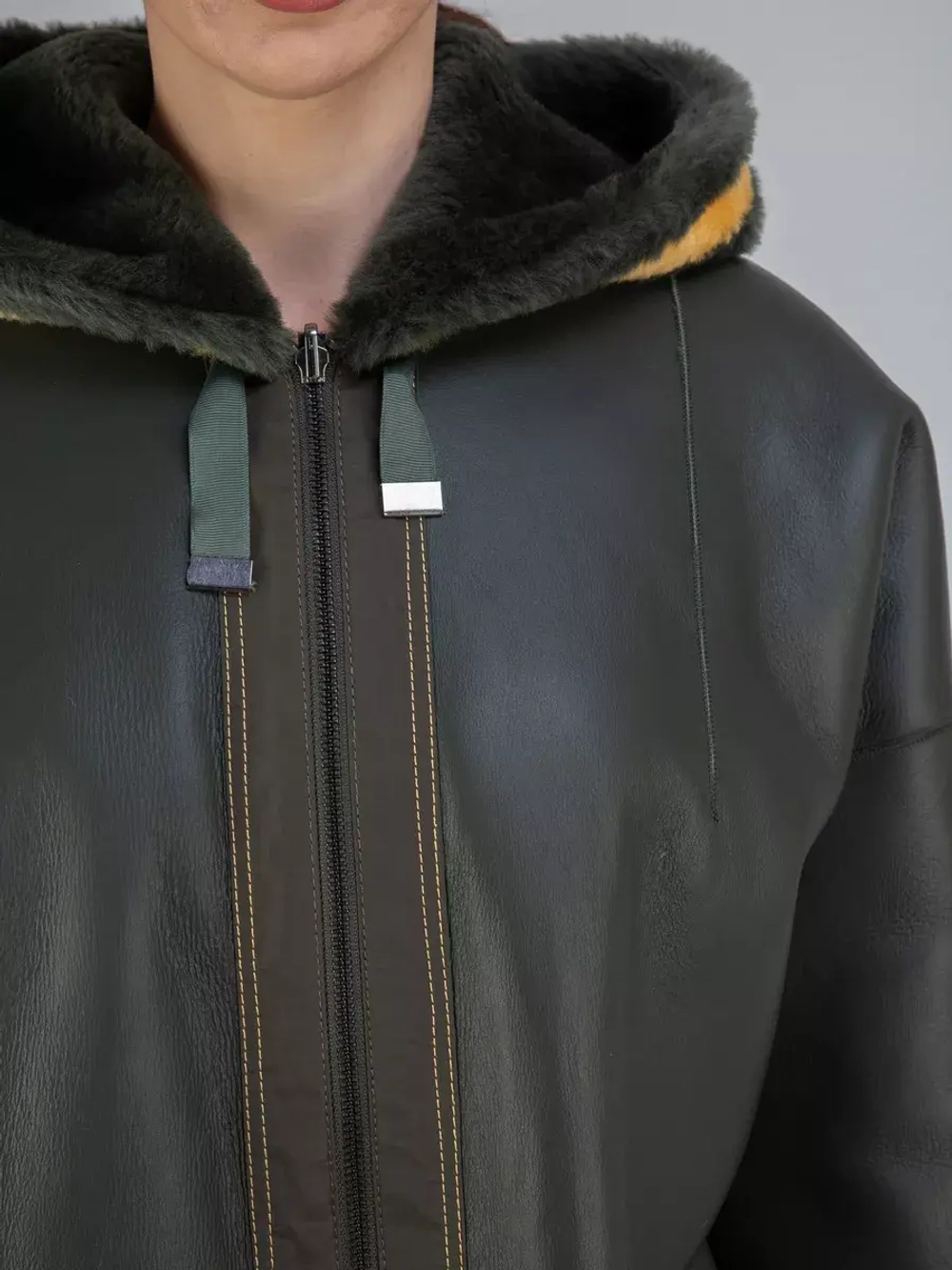 Дубленка натуральная с капюшоном двухсторонняя