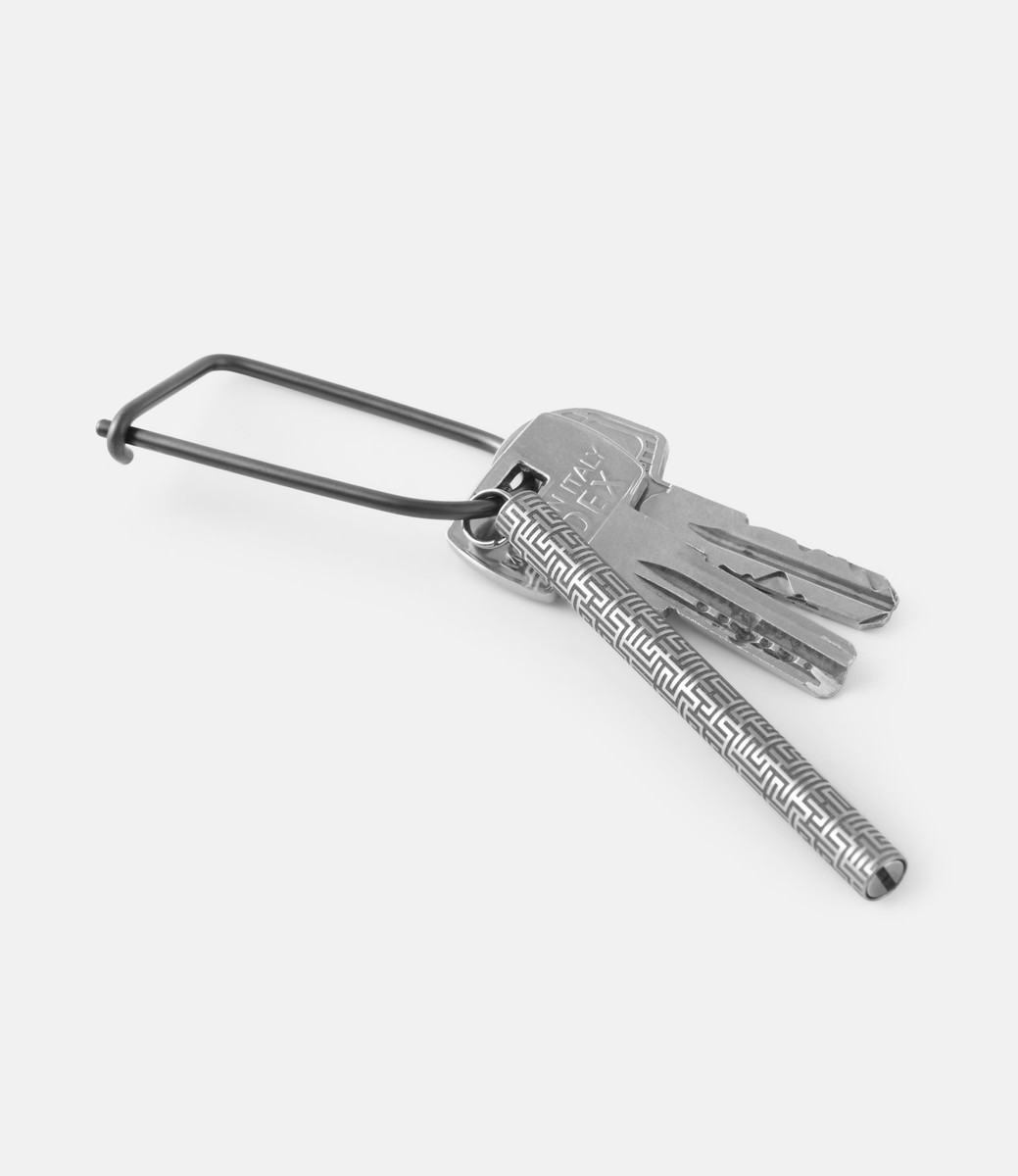 Blank Forces Chroma EDC Ink Titanium Maze — ручка-брелок из титана