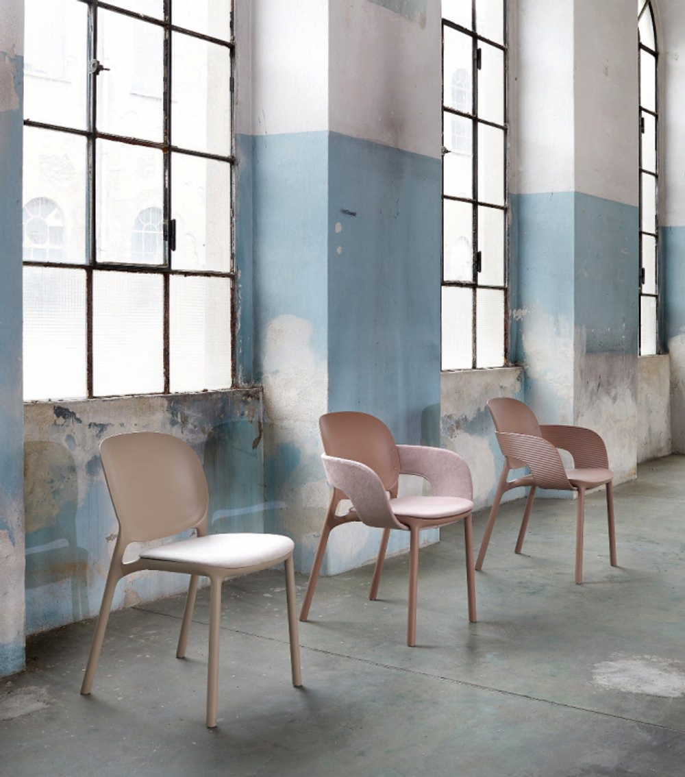 Стул пластиковый с обивкой Scab Design Hug, оливковый