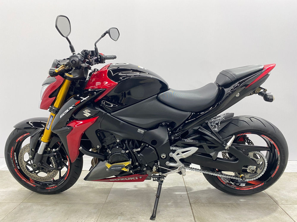 Suzuki GSX-S1000 049268