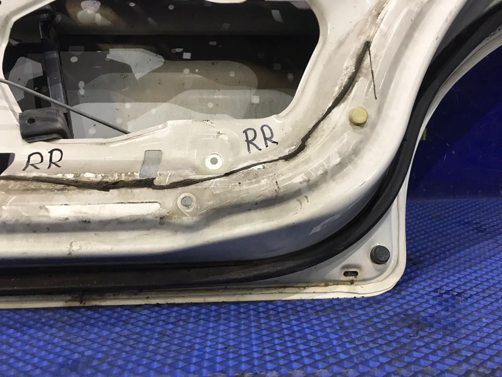 Дверь задняя правая MITSUBISHI LIBERO 1999