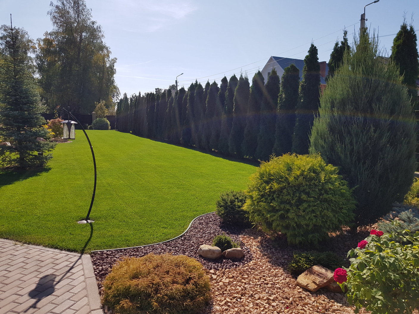 Что вы получаете, обращаясь к профессиональному ландшафтному архитектору: Индивидуальный проект — учтём ваши пожелания, особенности участка и бюджет. Никакой «шаблонности»: ваш сад будет уникальным.