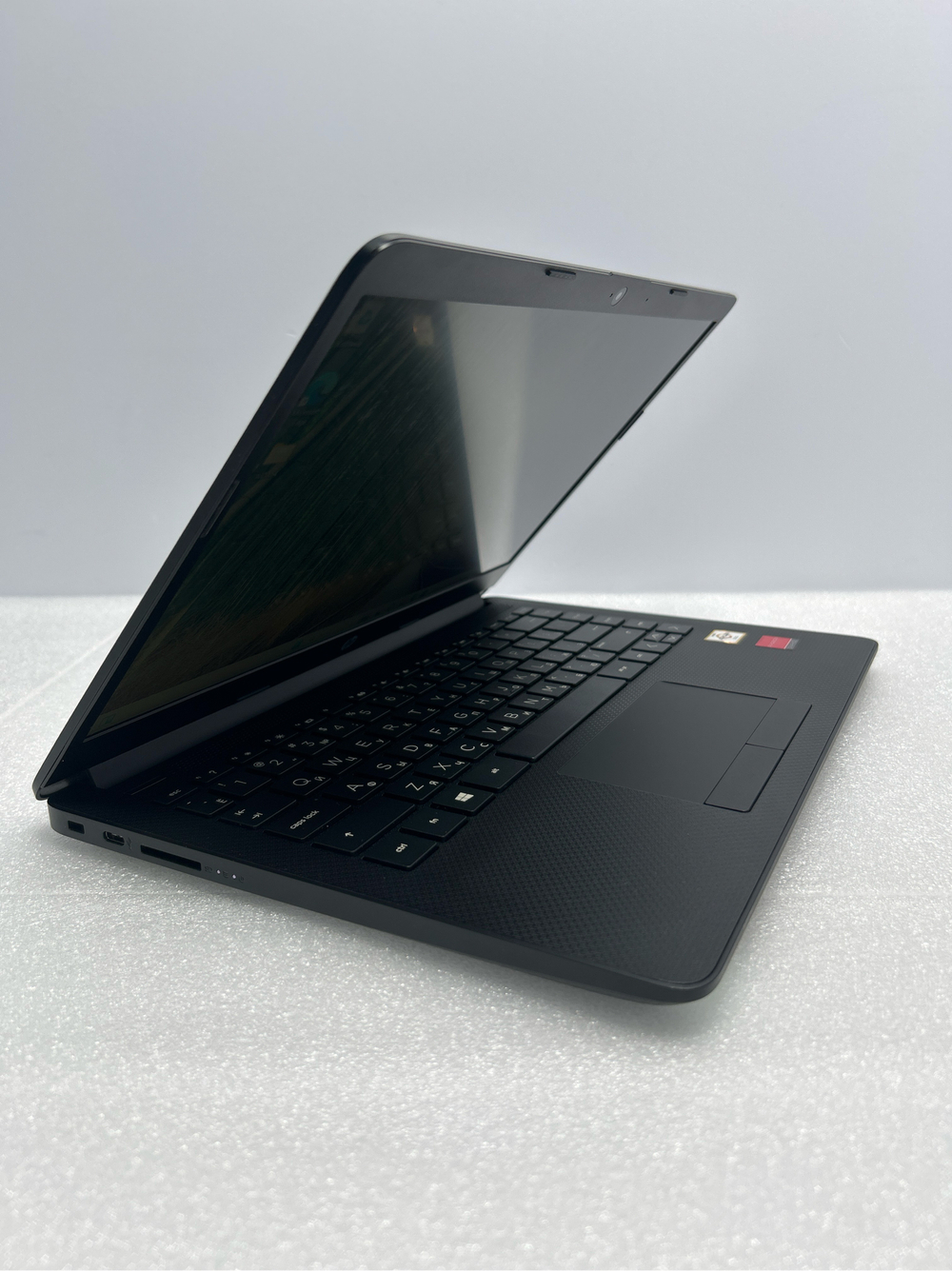 Ноутбук HP 14-dk1014ur (22M70EA) 14"/AMD Athlon Gold 3150U/RAM 4 GB/SSD 256 GB/AMD Radeon 530/1366x768/TN/Windows 10/Подсветка кл-ры: нет/черный. Состояние: B2