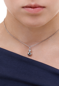 Подвес из серебра со вставкой из выращенной зелёной шпинели