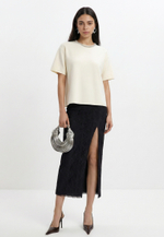 Футболка с кристаллами на воротнике