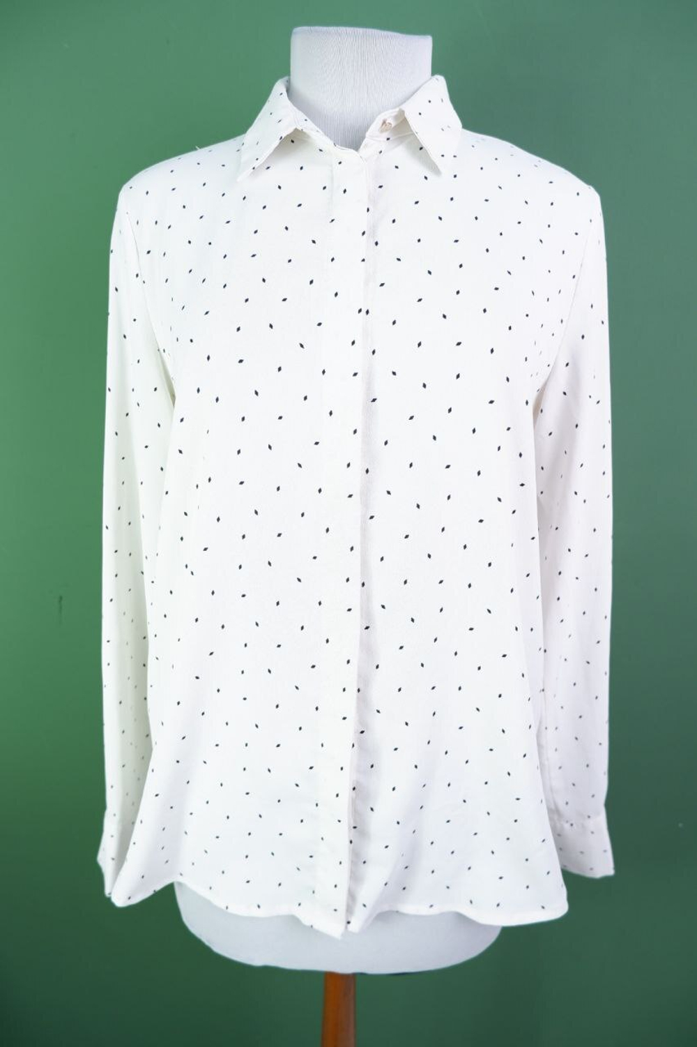 Рубашка OSTIN в стильную точку 46 размер