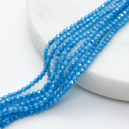 Фианит (кубический цирконий), цвет голубой яркий, размер 2 мм, цена за нить около 130 шт (38 см)