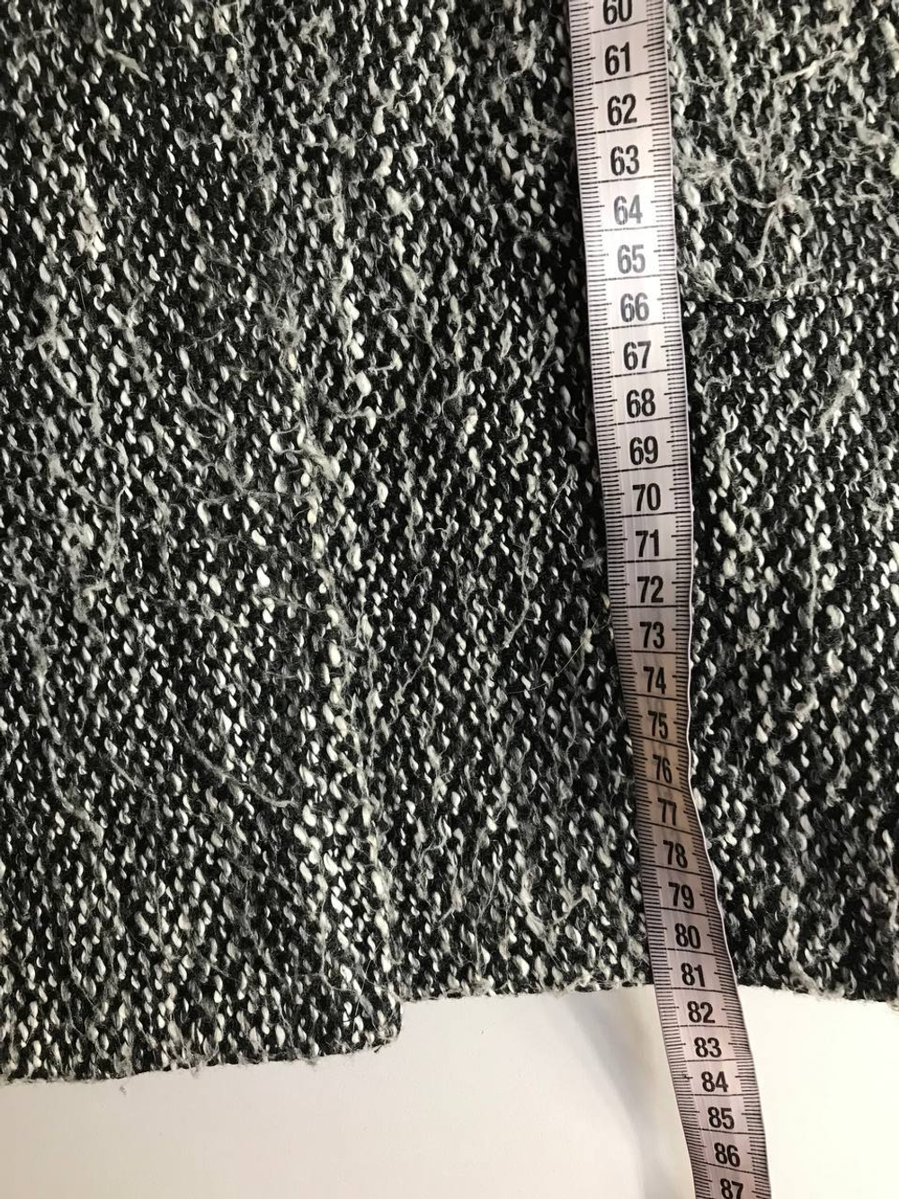 Жилетка длинная и теплая, визуально на 44 размер