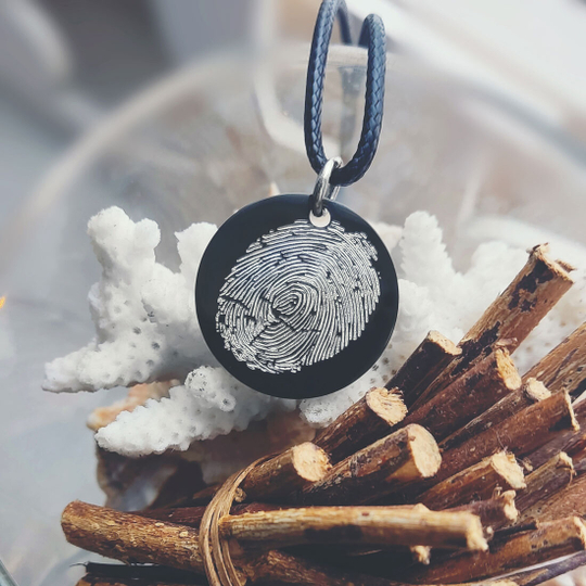 Кулон с гравировкой отпечатка пальца, 25 мм (чёрный титановый сплав)