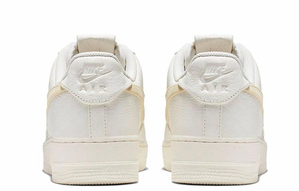 Кроссовки Nike Air Force 1 07 Big Swoosh