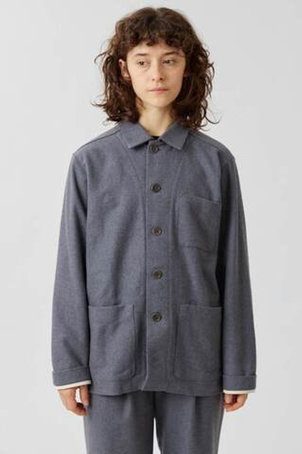 Верхняя мужская рубашка с карманами серого цвета