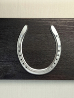 Подкова-сувенир «серебро» на черном. Панно на стену
