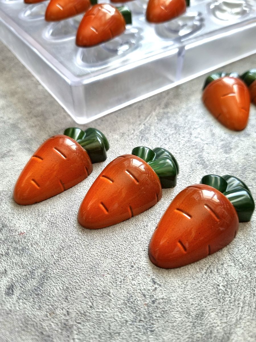 927 | Форма для шоколадных конфет "Морковка" (275*175 мм)