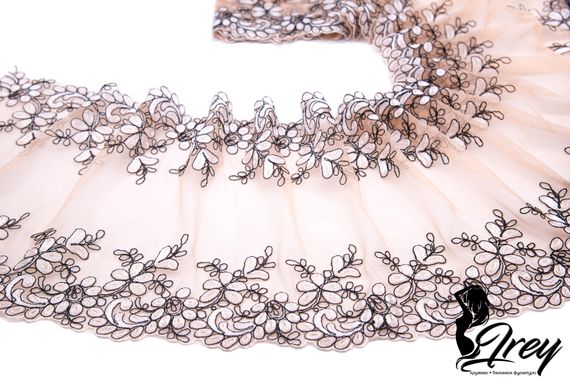 05-122 Вышивка на неэл. сетке 27 см, телесный/черный/белый