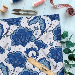 Ткань барби синие цветы-перья на белом фоне