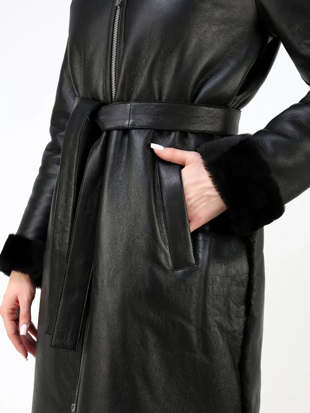 Дубленка зимняя натуральная с капюшоном