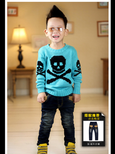 Джемпер с контрастным графическим рисунком в виде черепа