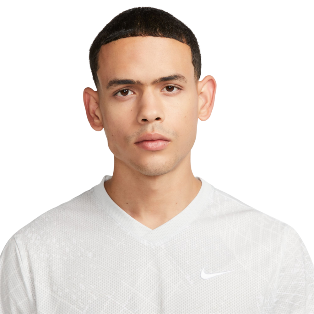 Мужская теннисная футболка Nike Court Dri-Fit Victory Novelty Top - photon dust/white