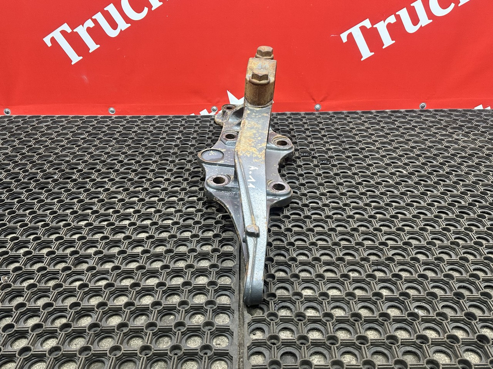 Кронштейн пневморессоры левый 2018г.