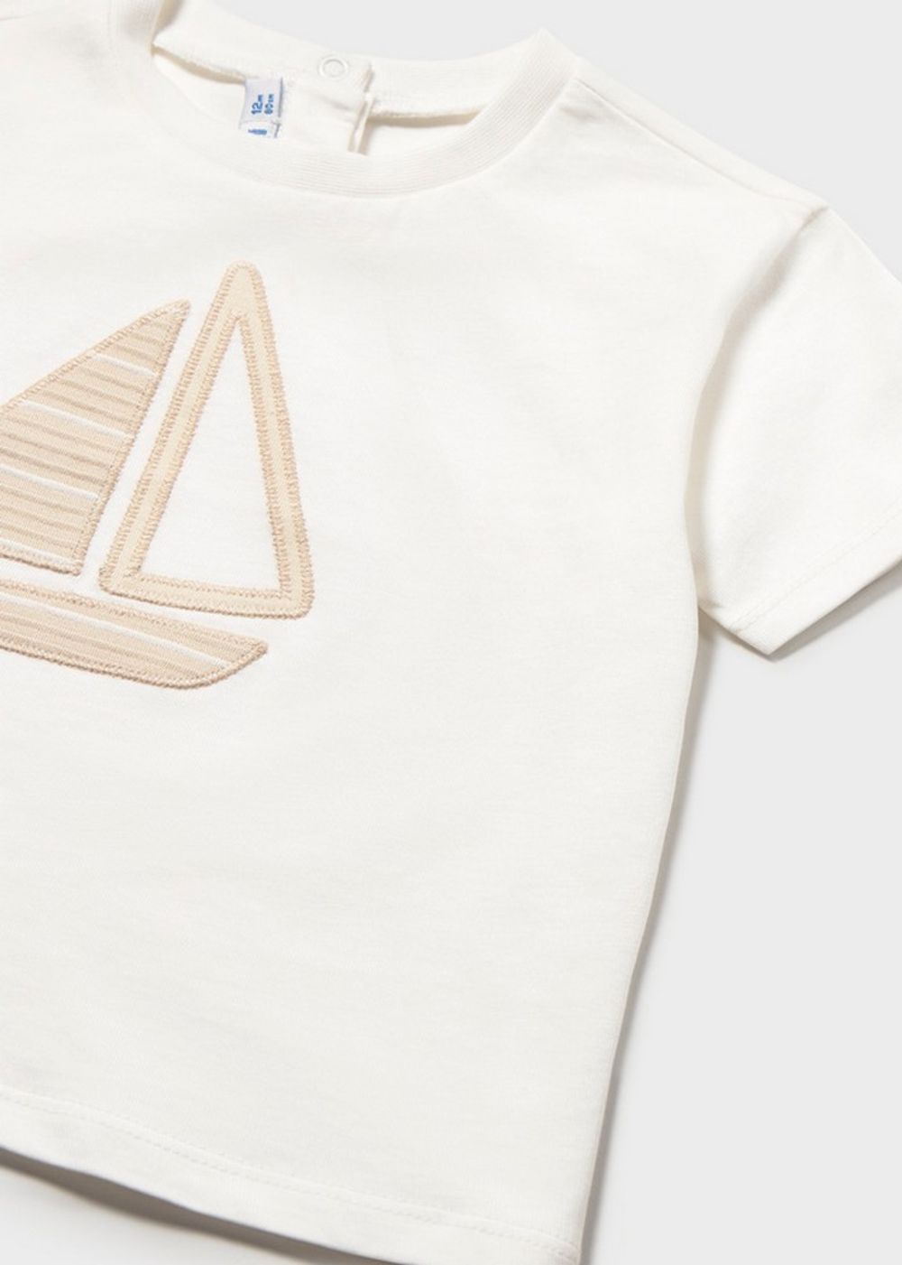 футболка с шортами и панамкой